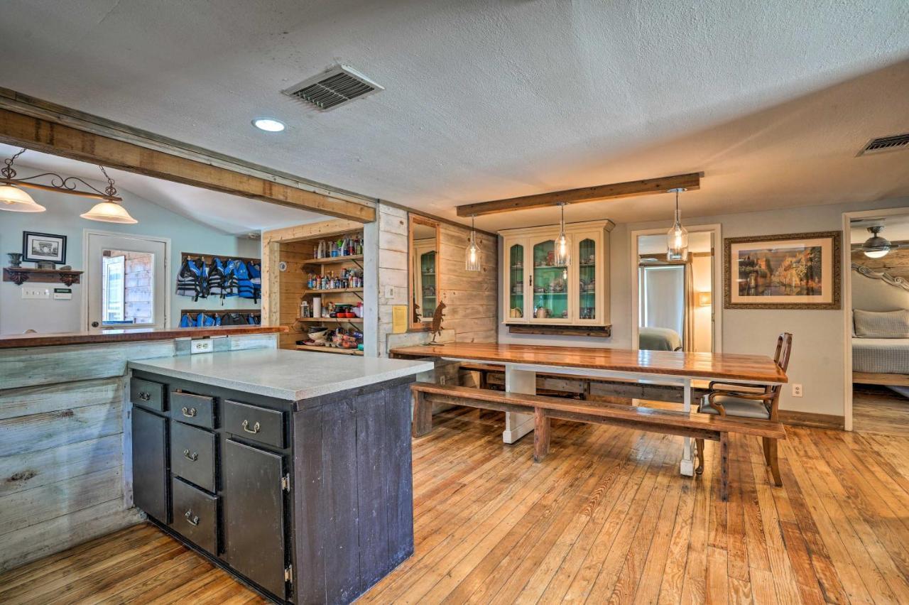 Waterfront Guadalupe River Lodge Home With Dock! Seguin Εξωτερικό φωτογραφία