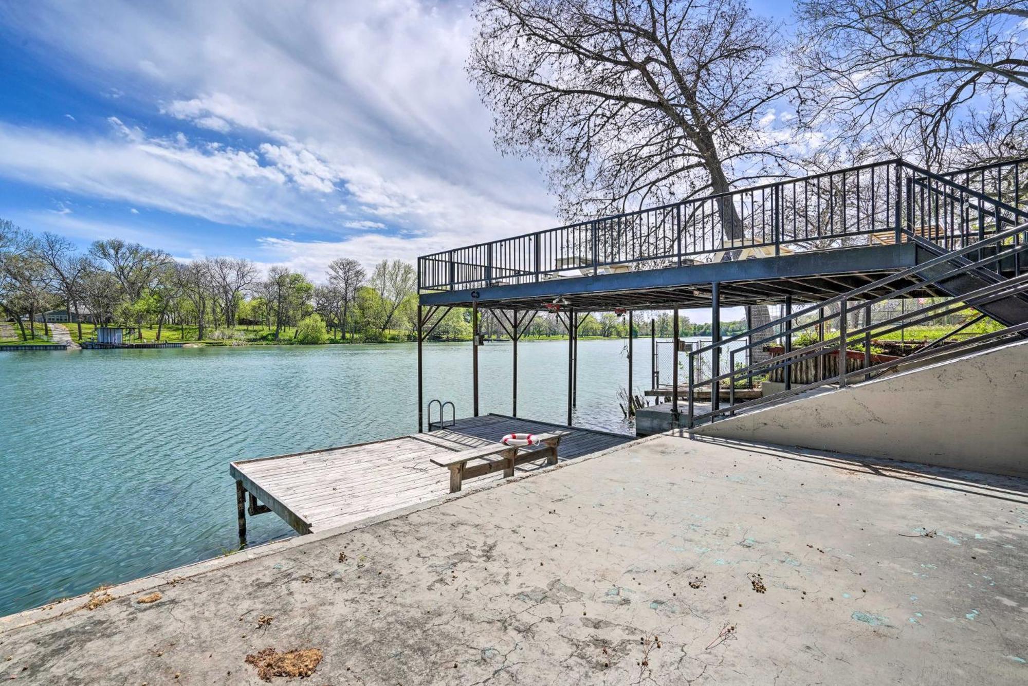 Waterfront Guadalupe River Lodge Home With Dock! Seguin Εξωτερικό φωτογραφία
